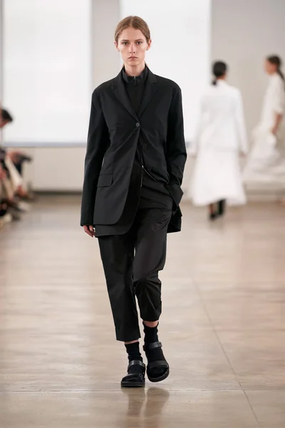 Look 10